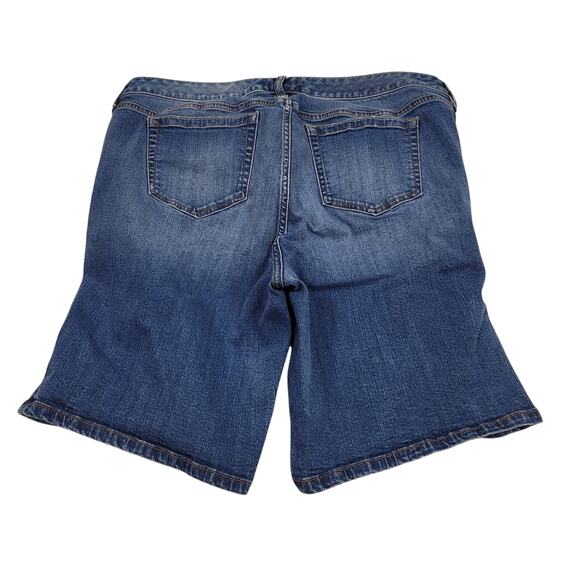 Torrid Bermuda Length Distressed Whiskering Women's Denim Shorts 18 - Picture 2 of 5